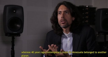 Mirtru Escalona-Mijares: Musique et politique